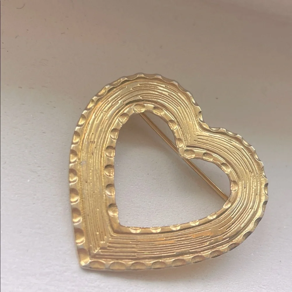 Vintage Brooch gold tone